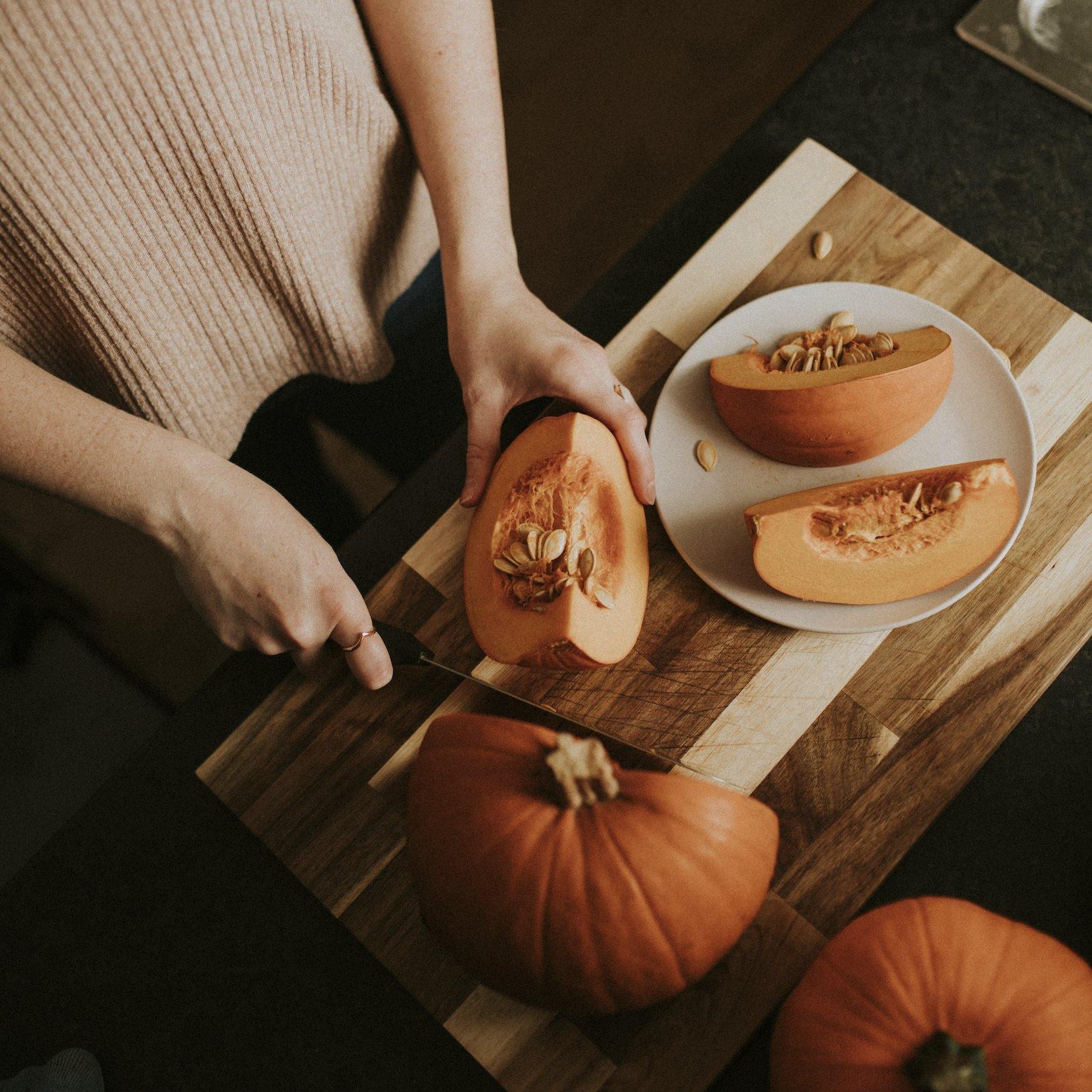 CHESTER'S PUMPKIN AND FLAX SEED DOG TREATS FOR HEALTHY GUTS SUPPORT