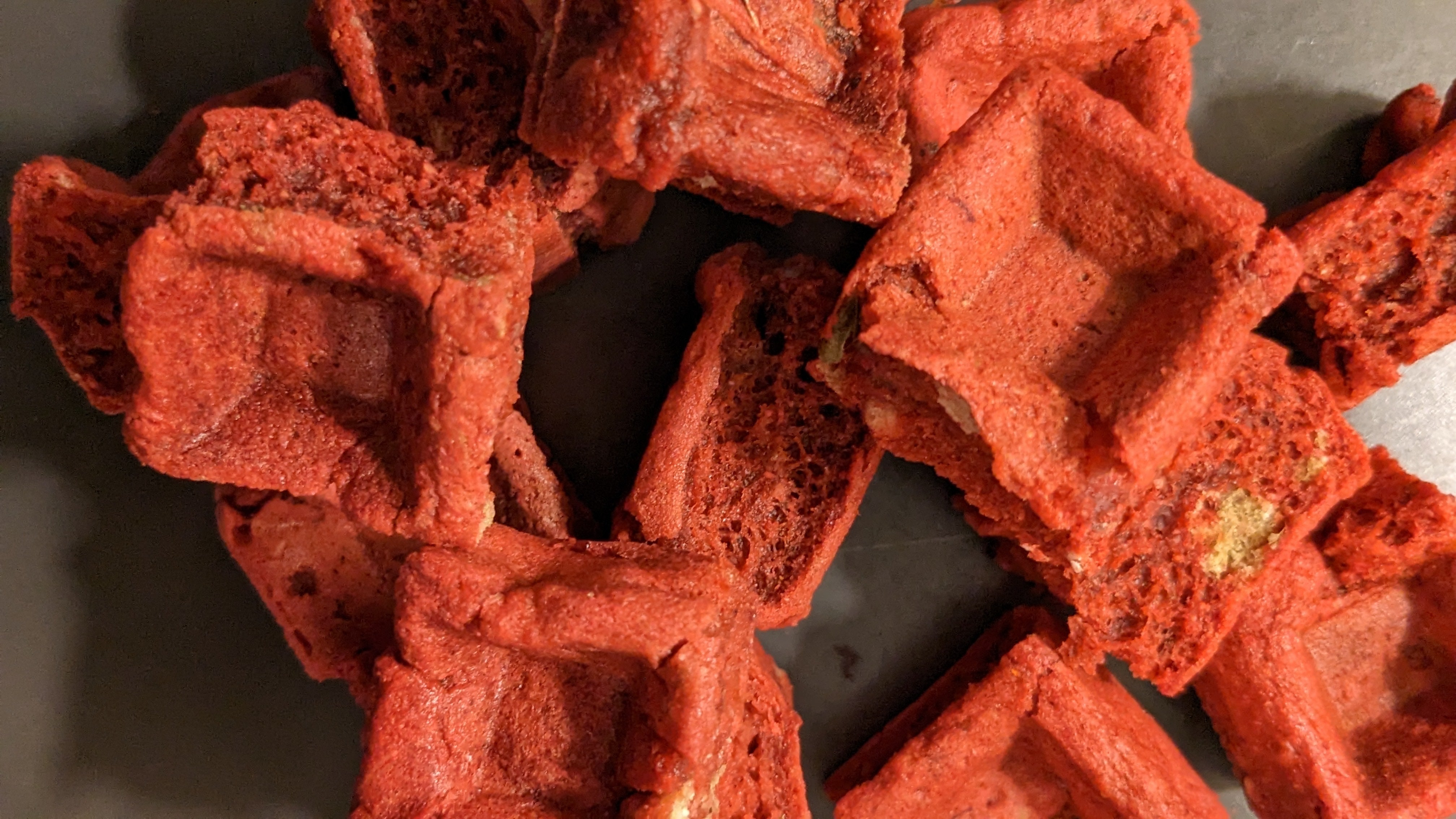 CHESTER'S STRAWBERRY DOG TREAT WAFFLES FOR MOBILITY SUPPORT